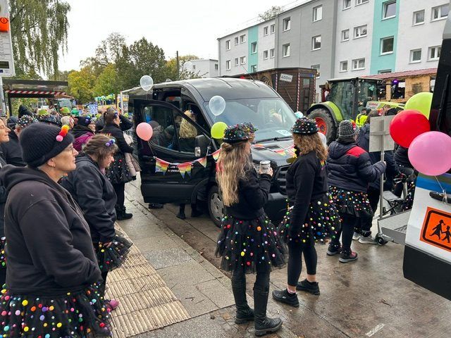 UNIKAT läuft beim Bremer Freimarktumzug mit